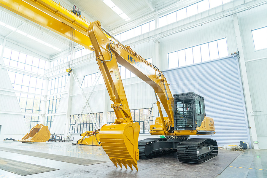 Hengwang excavator at work