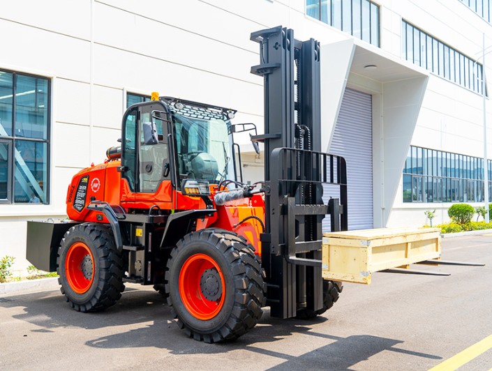 HWC-50 All-terrain forklift